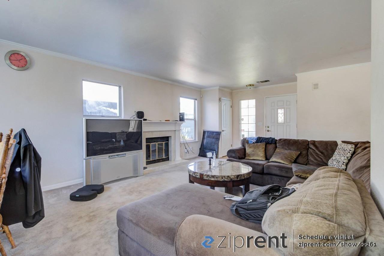 1369 Elwood St - Photo 2 of 16