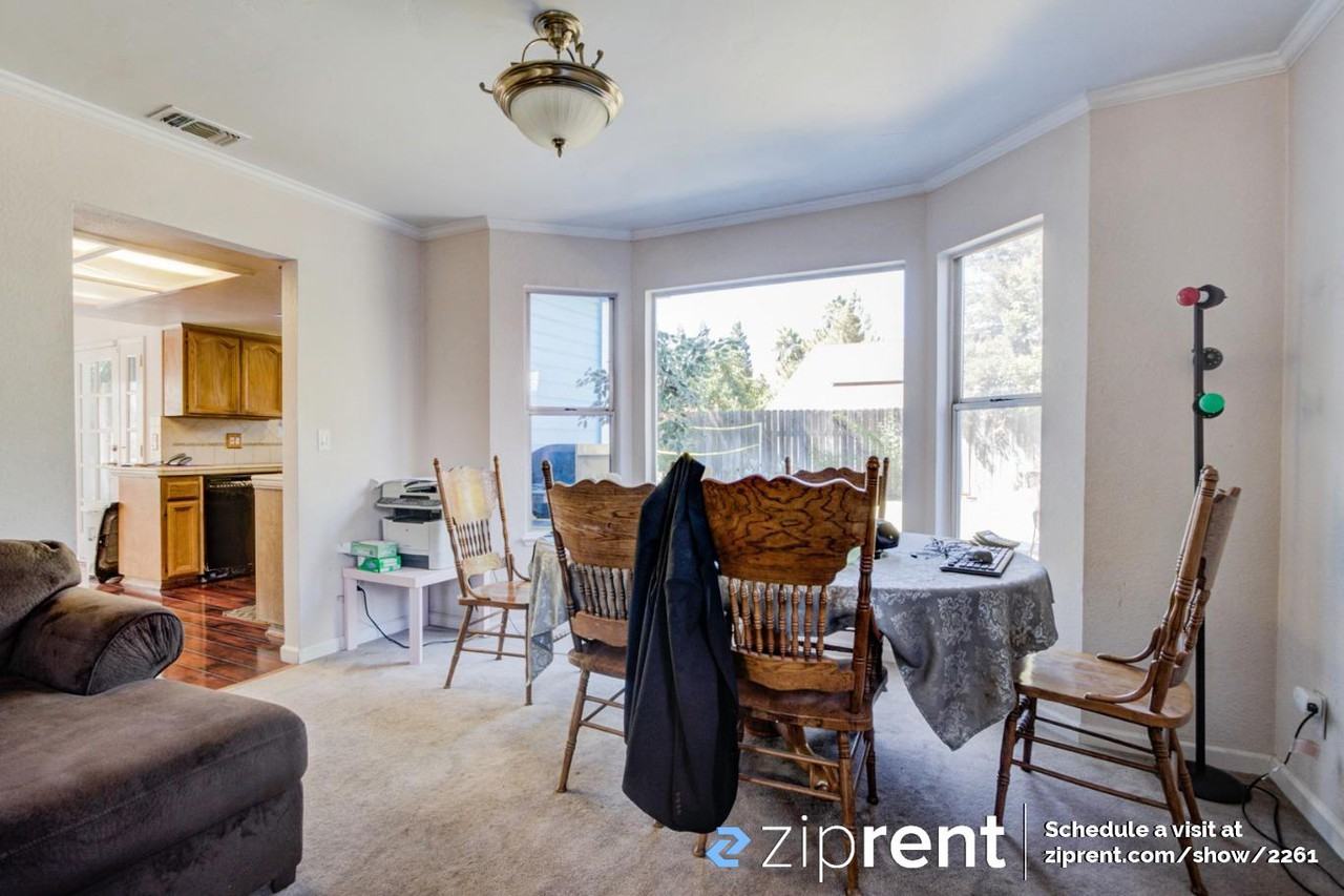1369 Elwood St - Photo 3 of 16