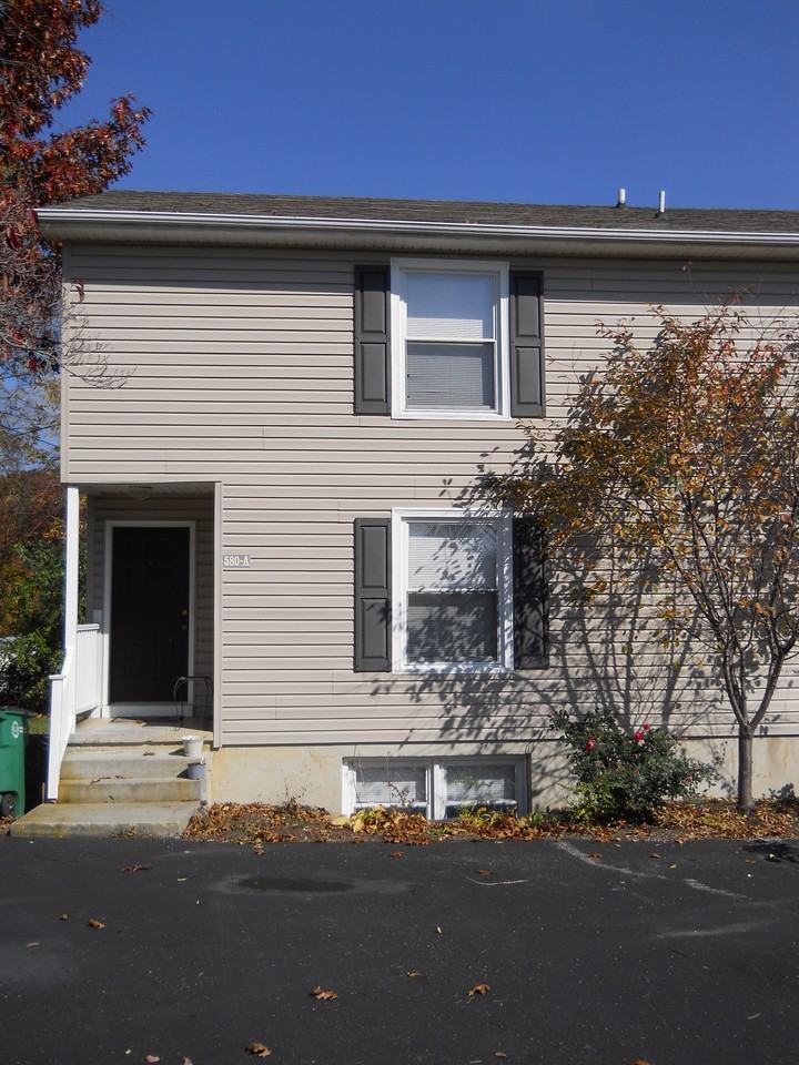 580 READING RD - Photo 3 of 26