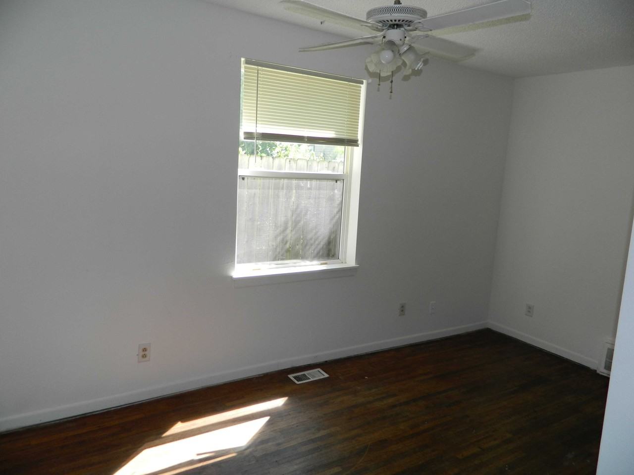 115 S Locust St - Photo 2 of 17