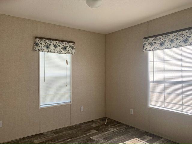 1752 Hogue Ave - Photo 3 of 7