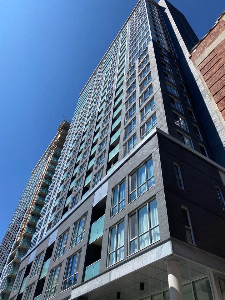 1211 Rue Drummond 1706, Montréal, QC H3G 1V7 2 Bedroom Apartment for