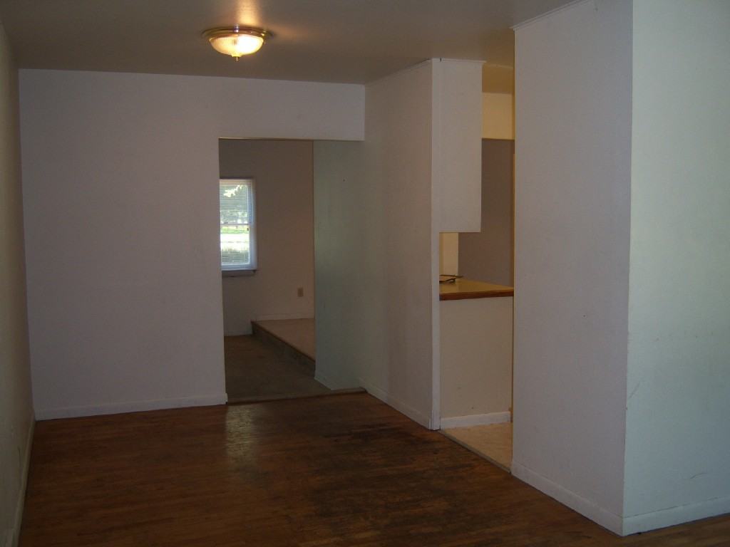 1044 Meadowbrook Dr - Photo 3 of 10