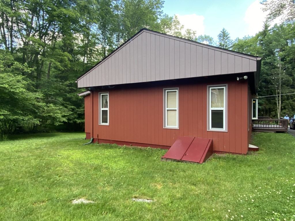 1122 Aspen Rd - Photo 2 of 19