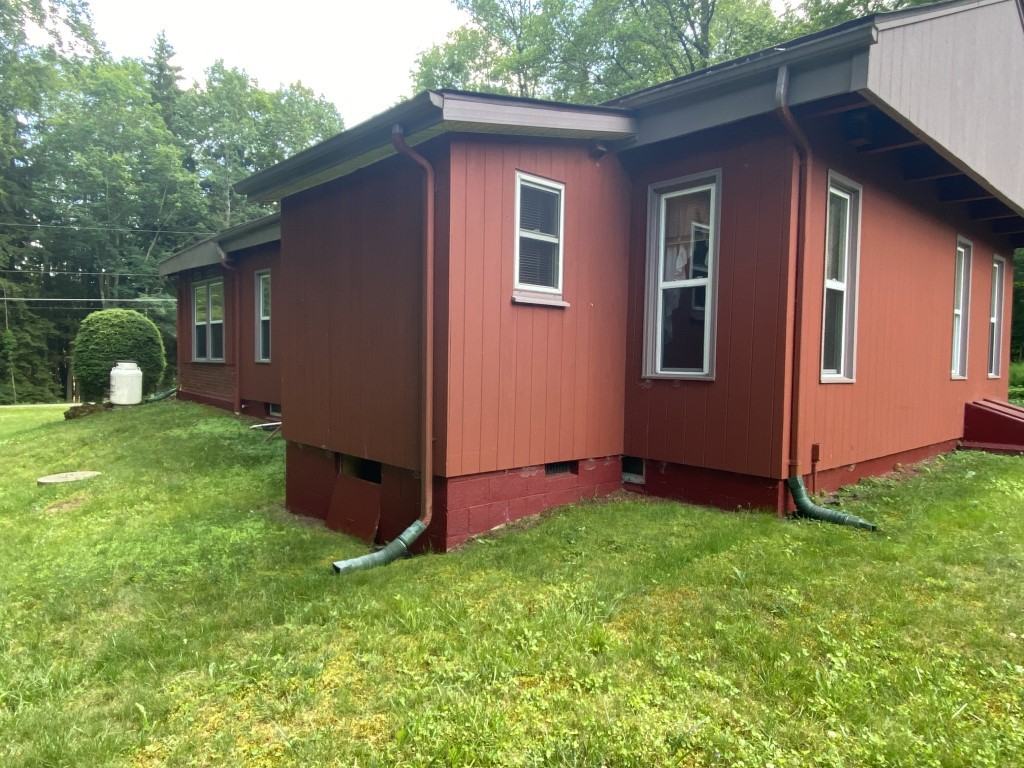 1122 Aspen Rd - Photo 3 of 19