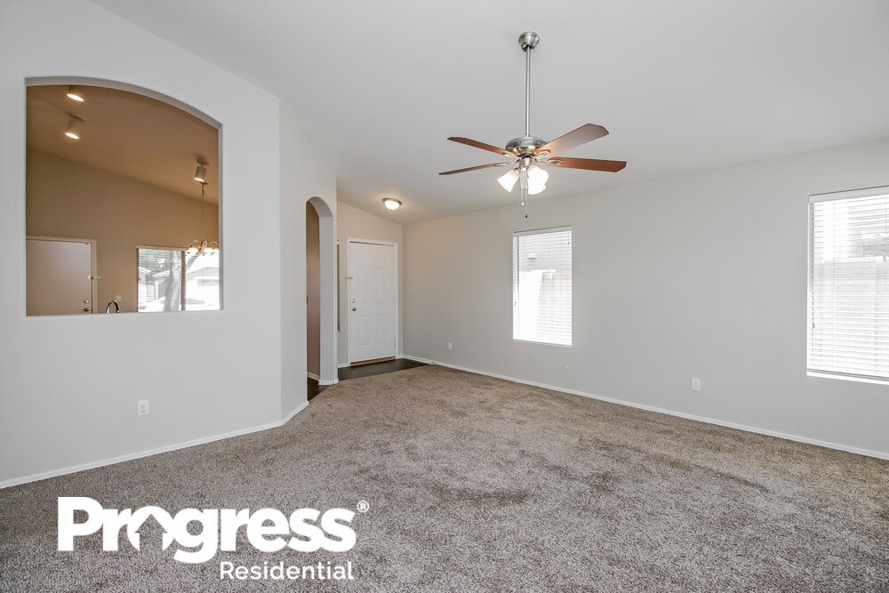 883 E Windsor Dr - Photo 3 of 16