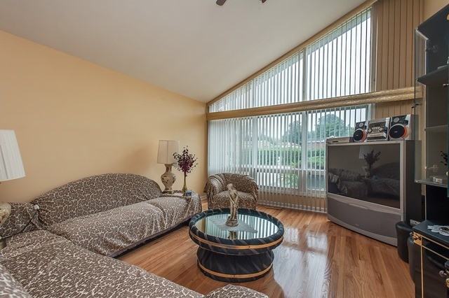 6636 N Kenneth Ave - Photo 2 of 15