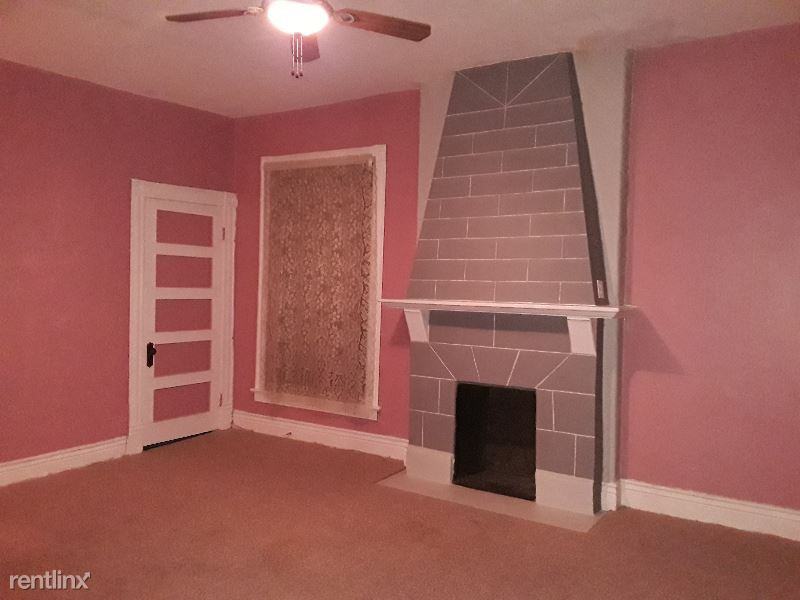 203 W Collins Ct 2 - Photo 2 of 11