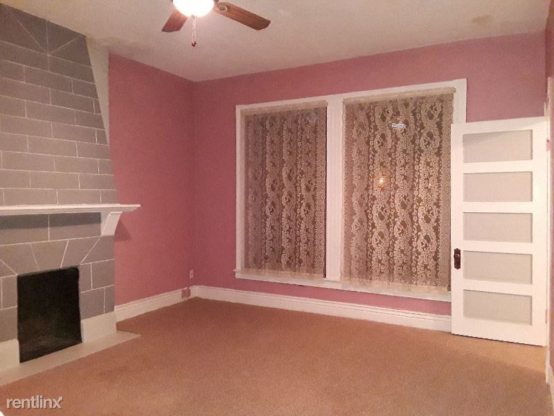 203 W Collins Ct 2 - Photo 3 of 11