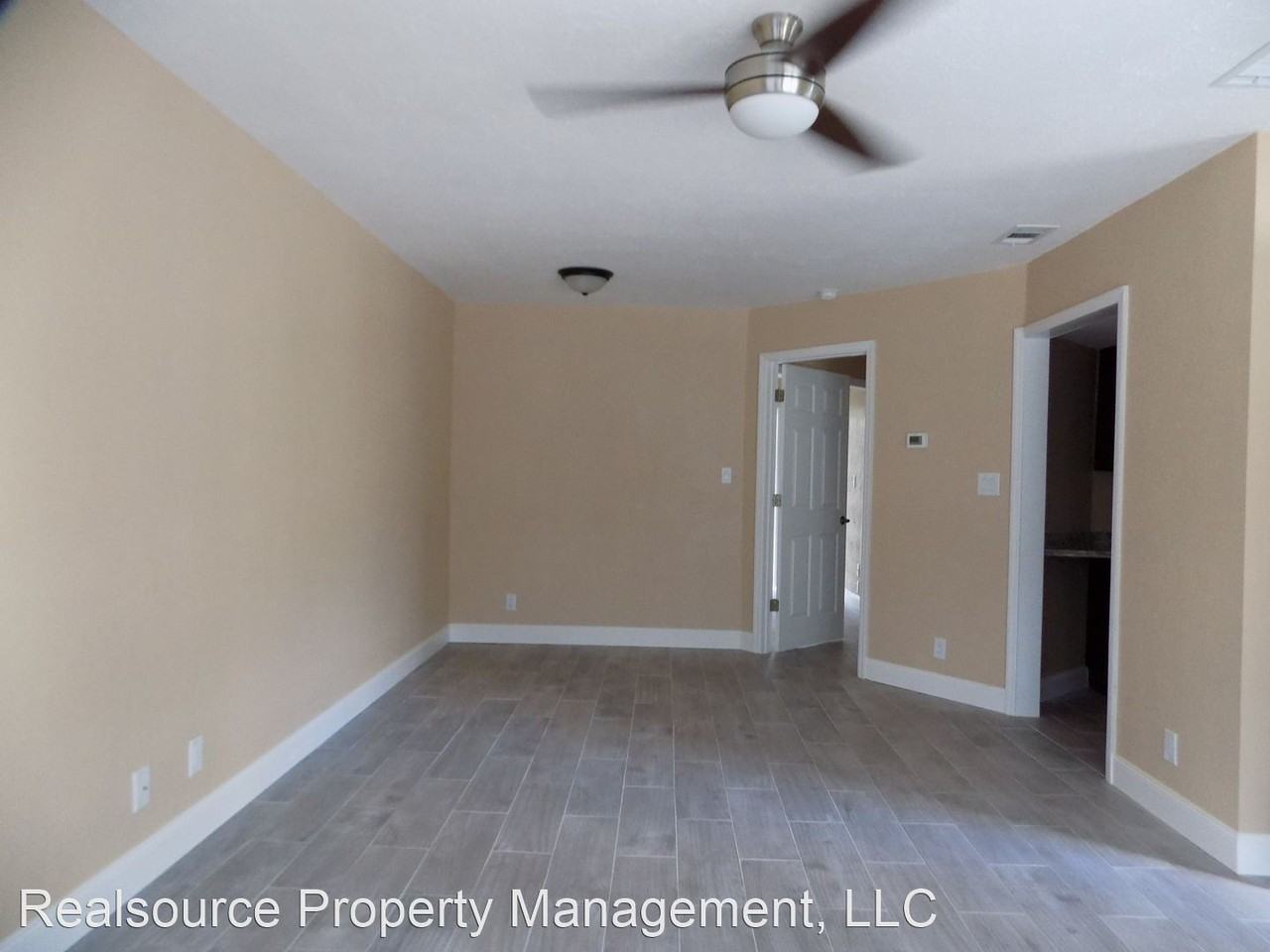 2526 Lemon Tree Ln #4L - Photo 3 of 10