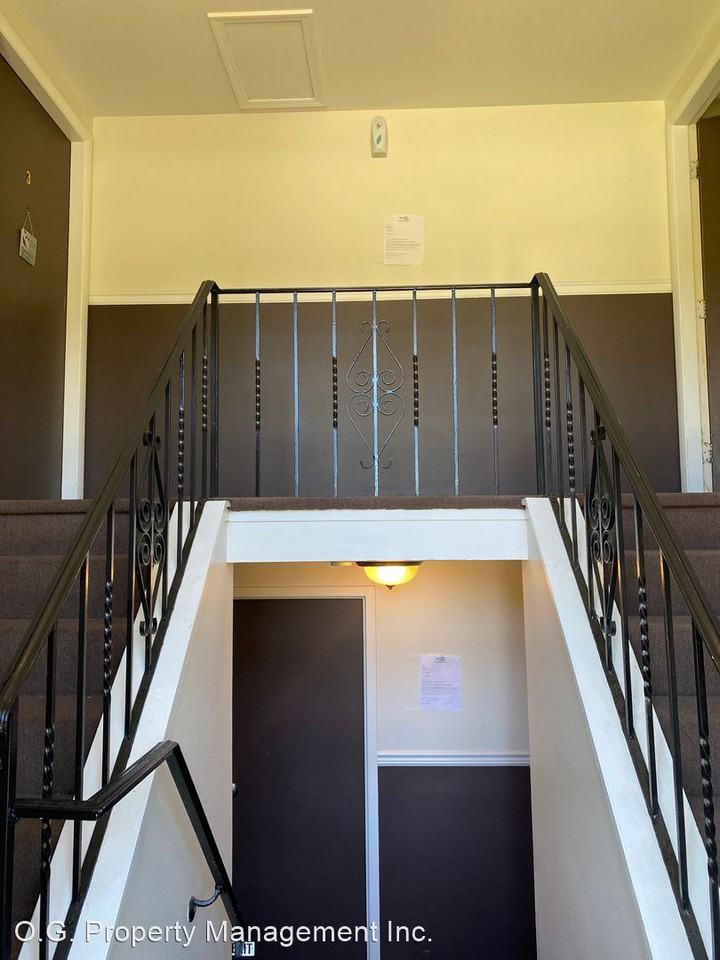 67 / 77 Barbie Court - Photo 2 of 18