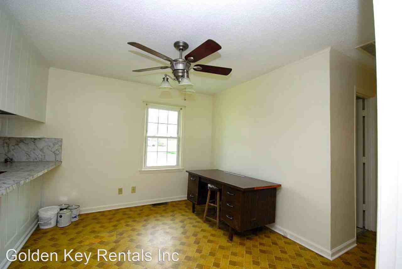 208 N Center St - Photo 3 of 7