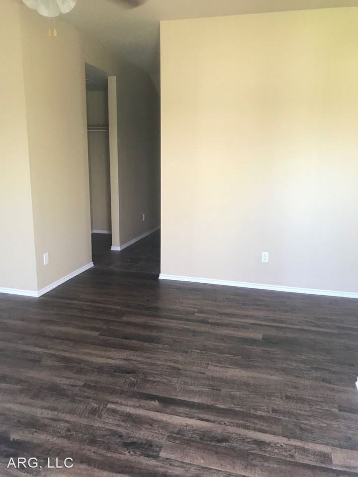 6113 Courtyards Ct - Photo 2 of 18