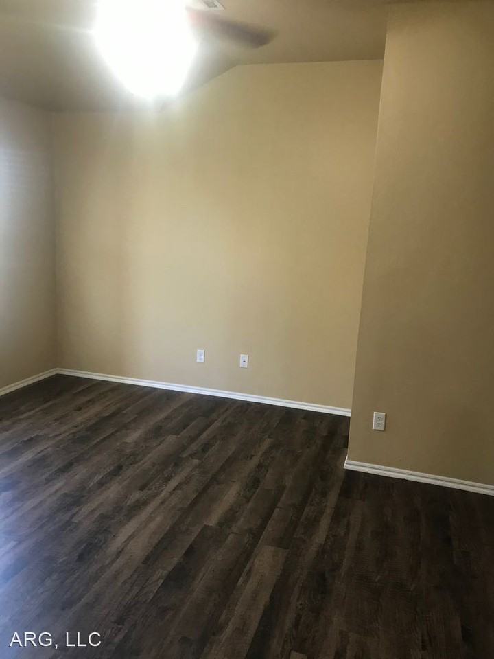 6113 Courtyards Ct - Photo 3 of 18