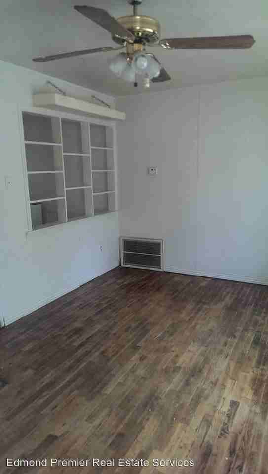 216 W 4th St - Photo 3 of 5