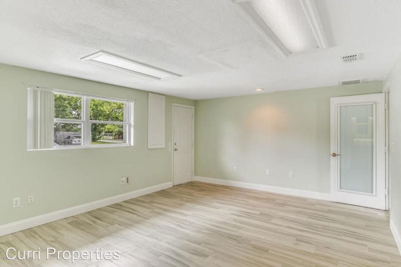 319 W University Blvd - Photo 2 of 4