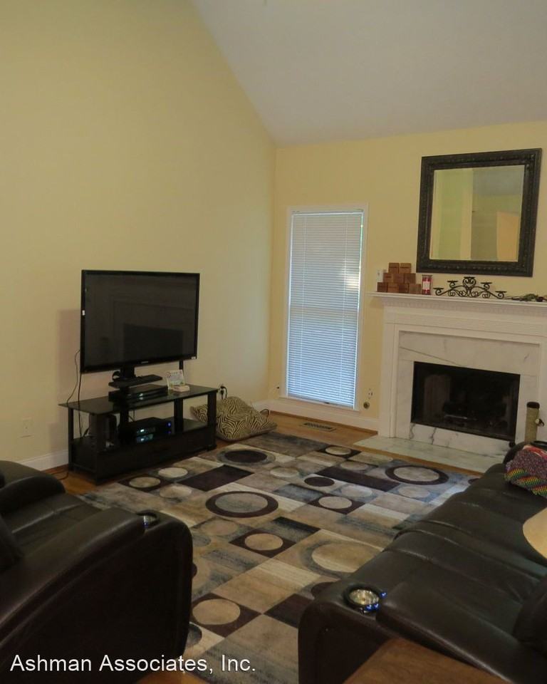 4747 Julian Way - Photo 3 of 17