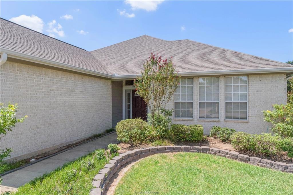 2618 Lochinvar Ln - Photo 2 of 31