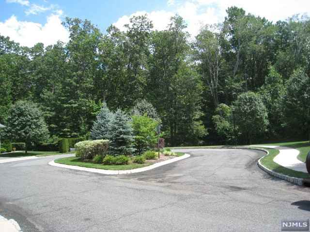 128 Greenway - Photo 2 of 8