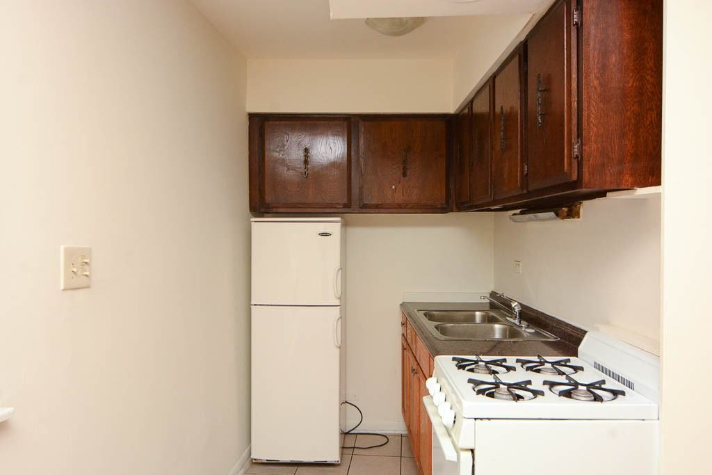 663 W Grace St #212 - Photo 2 of 12