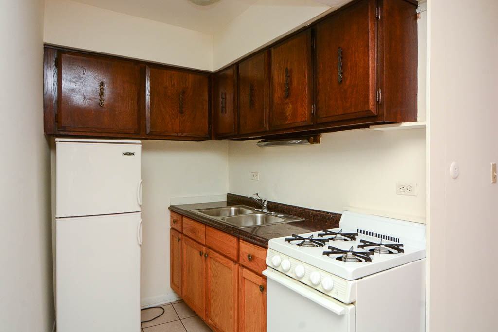 663 W Grace St #212 - Photo 3 of 12