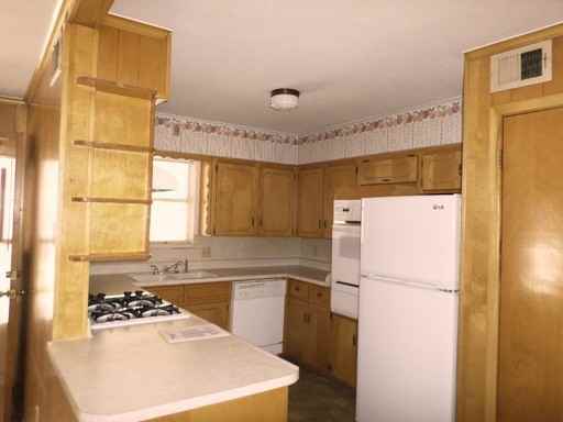 8368 Lullwater Dr - Photo 3 of 27