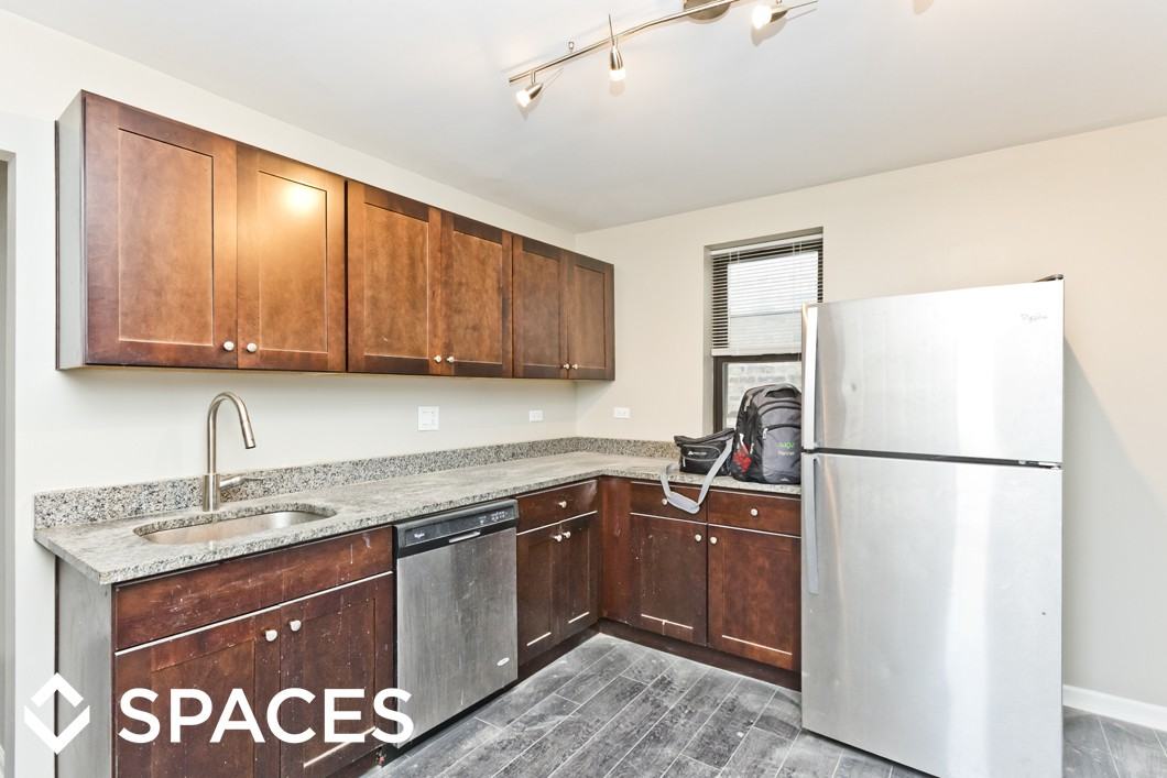 747 N Noble St - Photo 2 of 32