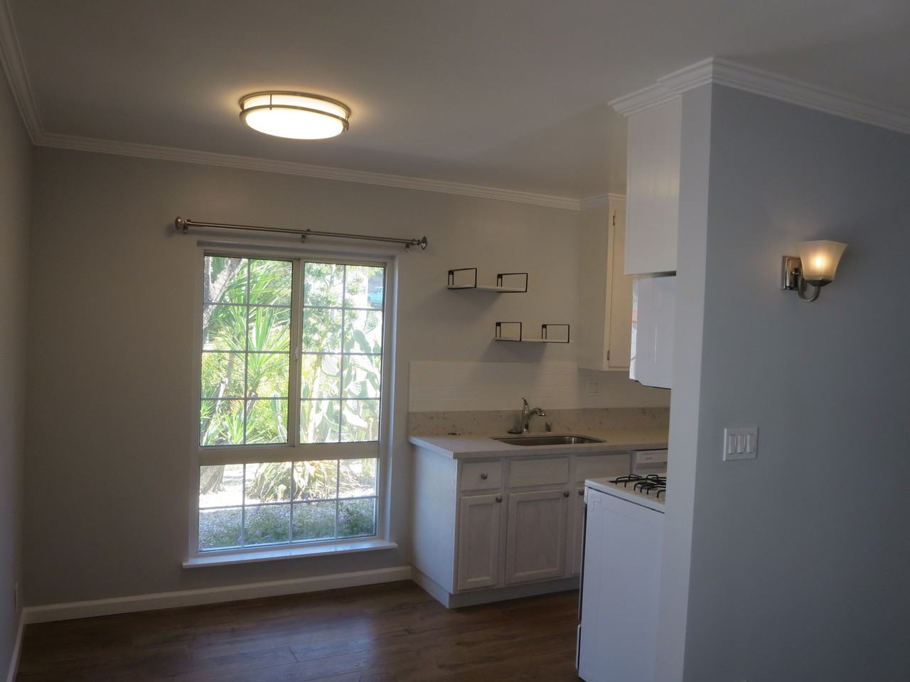 1357 Edgecliffe Drive #1 - Photo 4 of 12