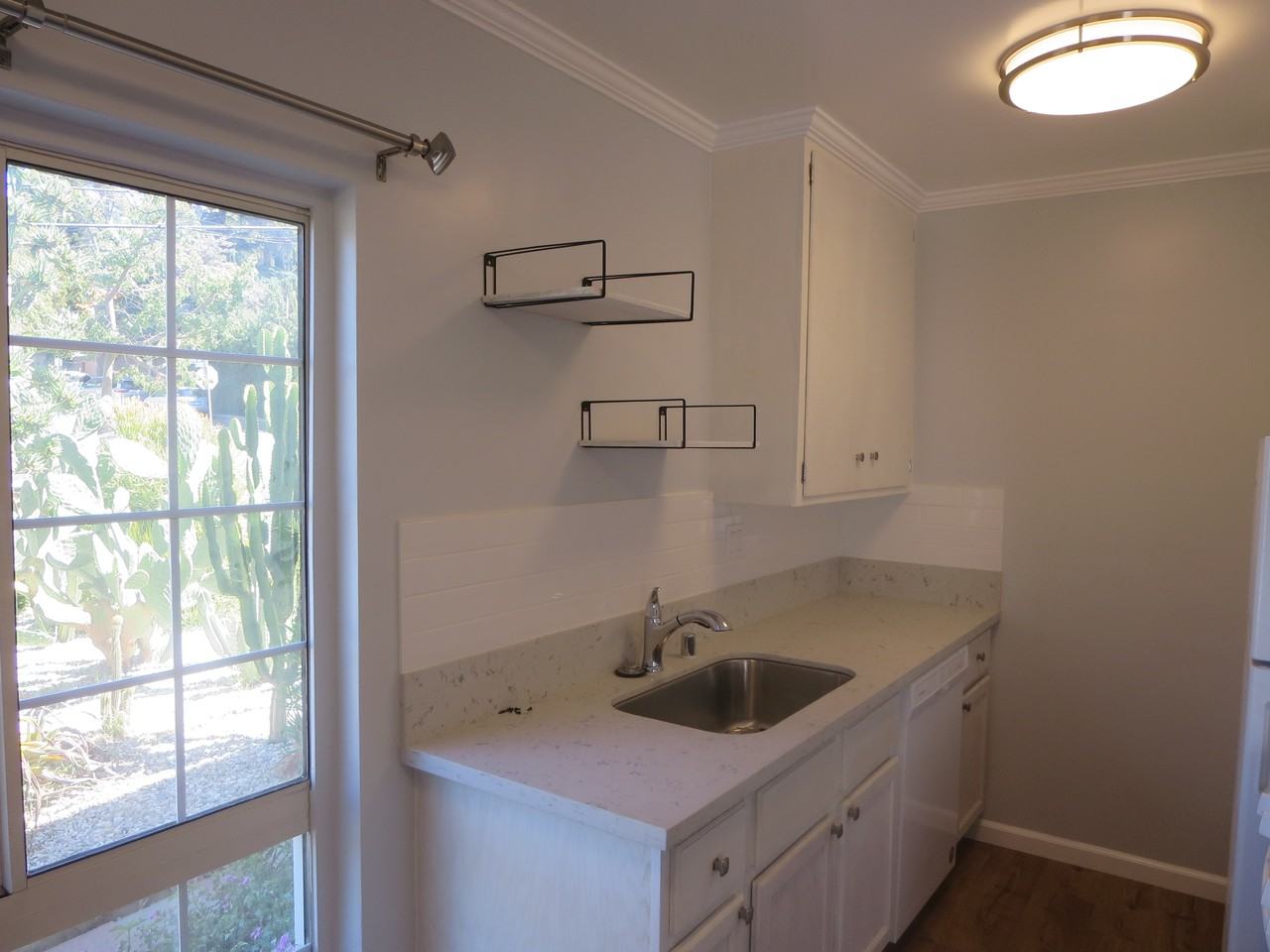 1357 Edgecliffe Drive #1 - Photo 5 of 12