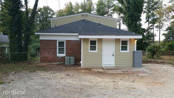 1128 Moreland Dr SE - Photo 2 of 15