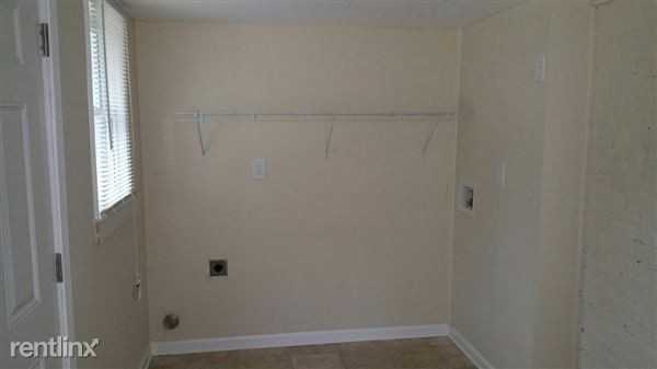 1128 Moreland Dr SE - Photo 3 of 15