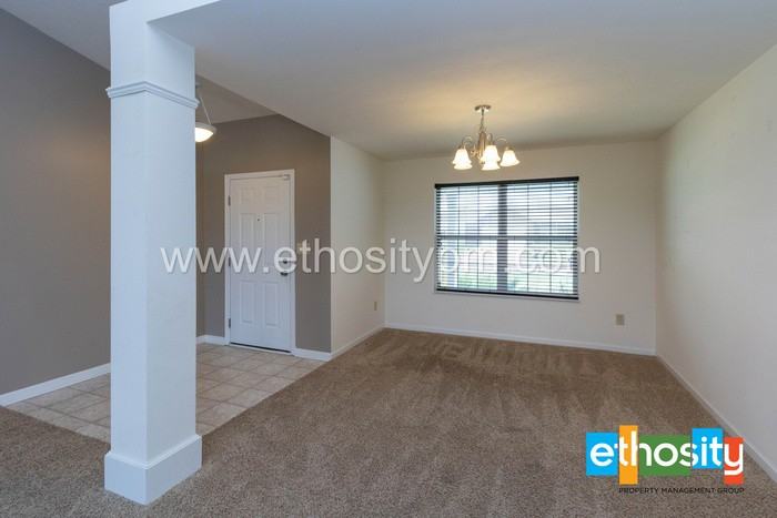 872 Cherry Tree Ln - Photo 3 of 20