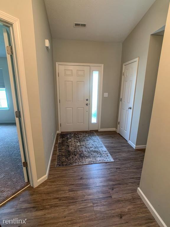 328 Leatherwood Way - Photo 2 of 12