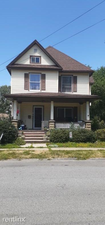 317 W Oak St - Photo 2 of 33