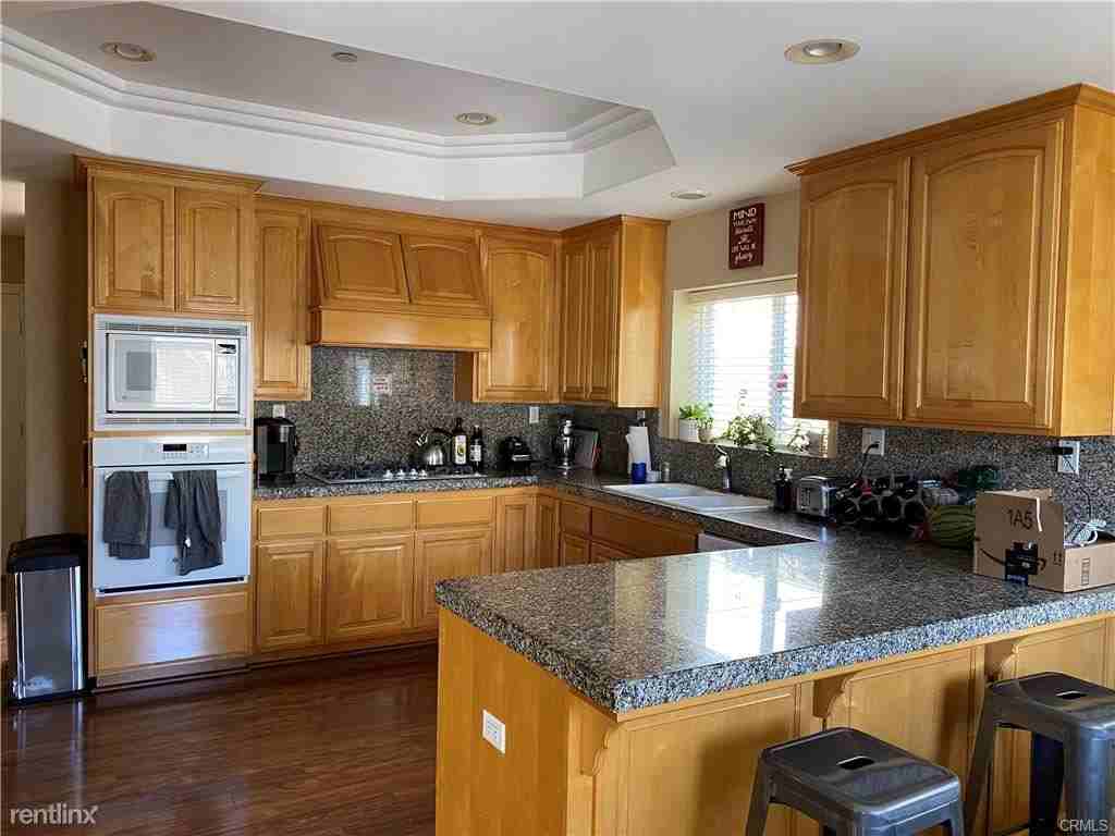 2315B Harriman Ln #B - Photo 2 of 7