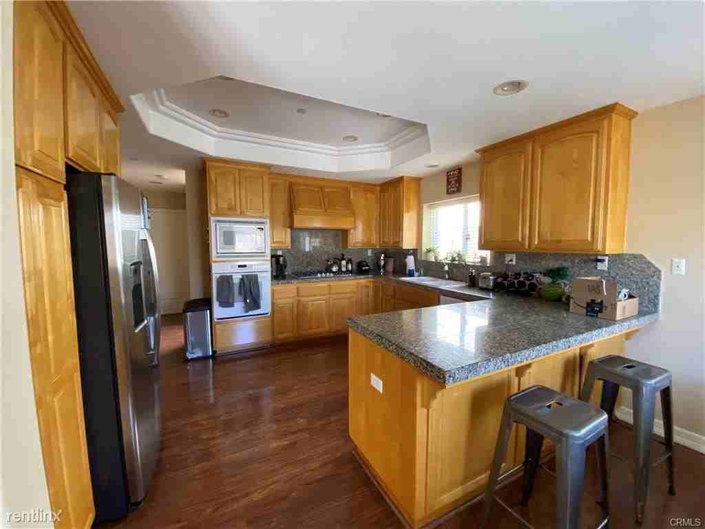 2315B Harriman Ln #B - Photo 3 of 7