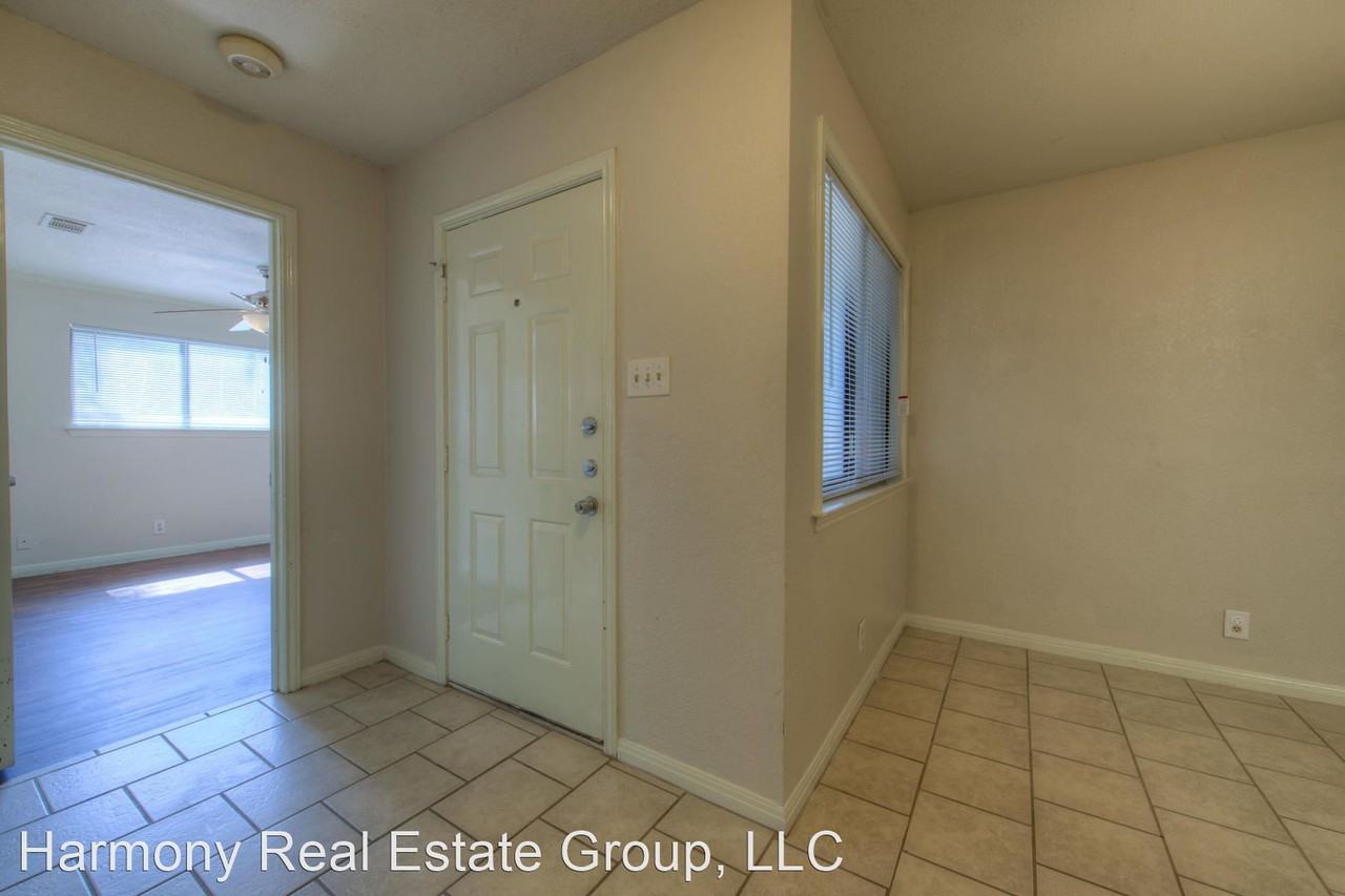 2103 Stirrup Dr - Photo 3 of 18