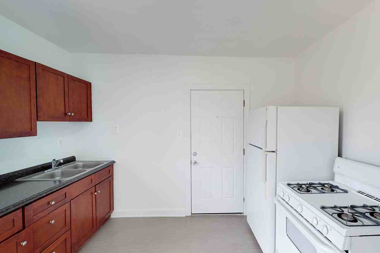 4455 S. Greenwood Avenue - Photo 2 of 15