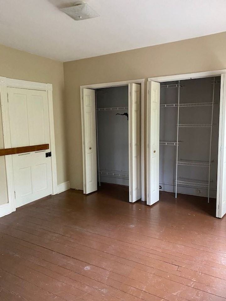 537 E Strawberry St - Photo 3 of 5