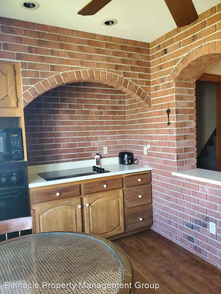 328 W Railroad St - Photo 3 of 21