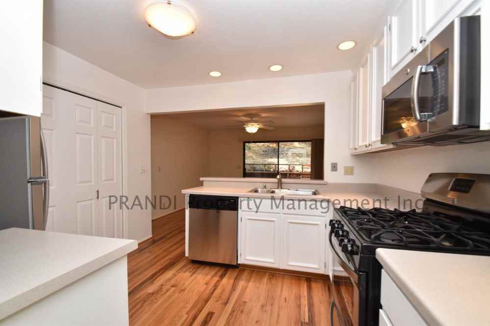 1033 Susan Way - Photo 2 of 17