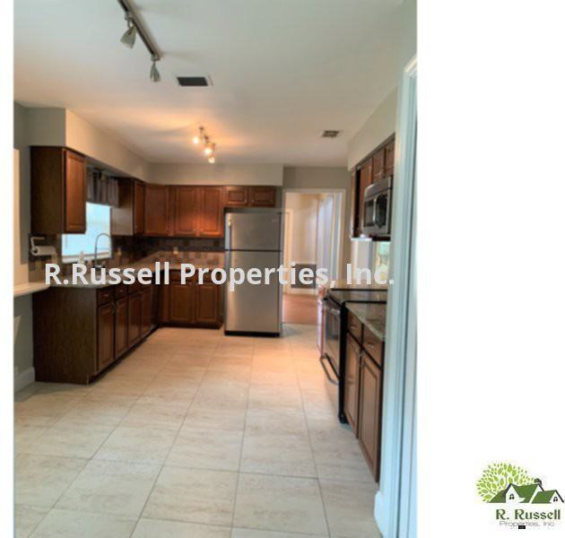 294 Bentley Dr - Photo 3 of 18