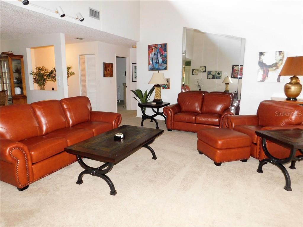 70 Joanne Pl - Photo 3 of 23