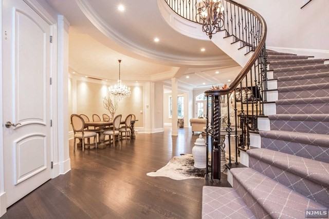 212 Bellaire Dr - Photo 2 of 25