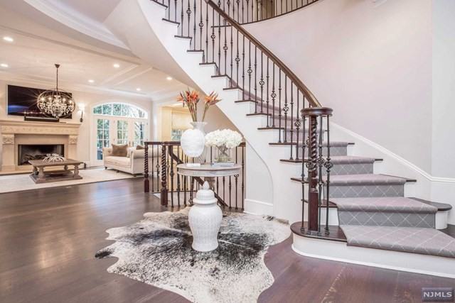 212 Bellaire Dr - Photo 3 of 25