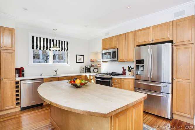 179 Connecticut Ave - Photo 2 of 13
