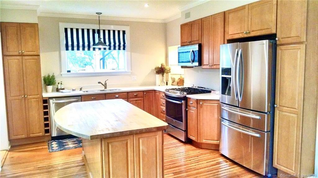 179 Connecticut Ave - Photo 3 of 13