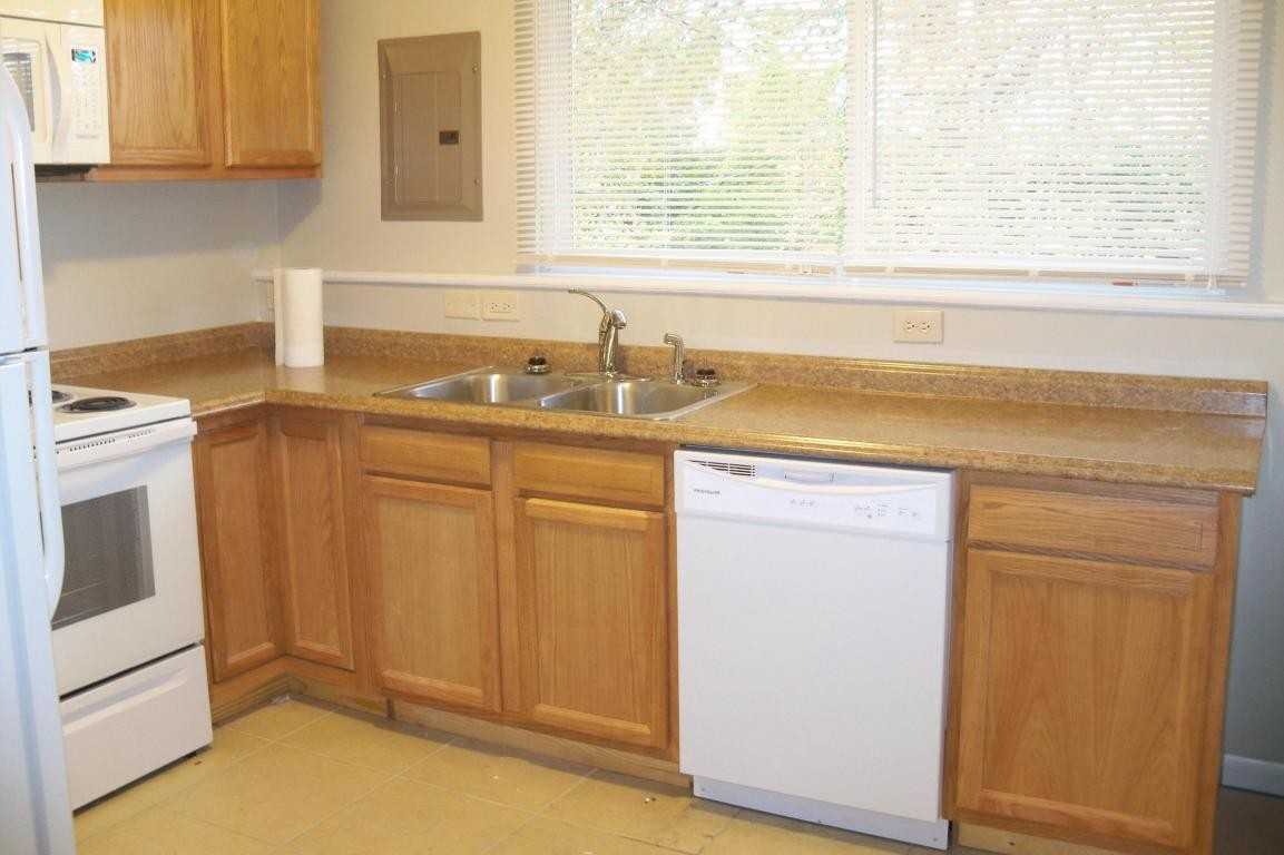505 Pittsfield Dr - Photo 2 of 6