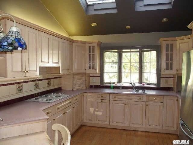 201 Scudder Ave - Photo 2 of 18