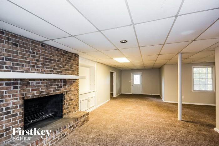 1105 Honeysuckle Dr - Photo 3 of 15